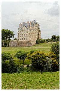 Château de Brissac vu du parc